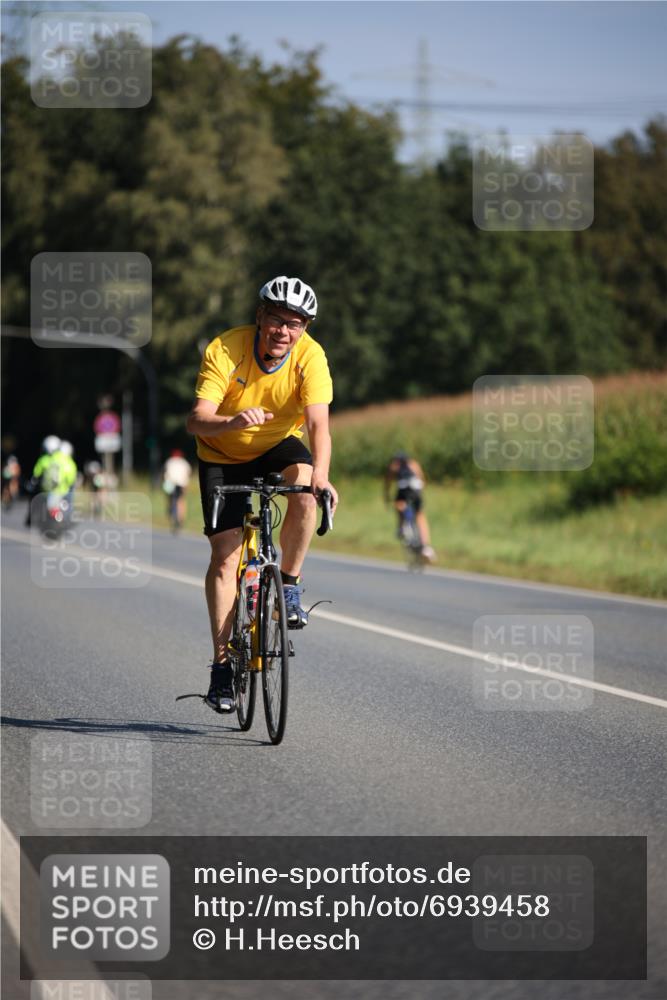 01.09.2024 - 17. Tribühne Triathlon H.Heesch http://msf.ph/oto/6939458 01.09.2024 10:31:00 Radfahren 213, 231, 272, 297, 1071 meine-sportfotos.de