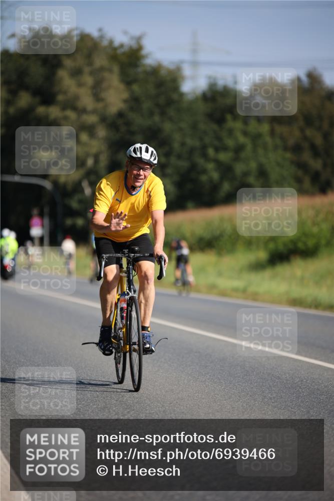 01.09.2024 - 17. Tribühne Triathlon H.Heesch http://msf.ph/oto/6939466 01.09.2024 10:31:00 Radfahren 213, 231, 272, 297, 1071 meine-sportfotos.de