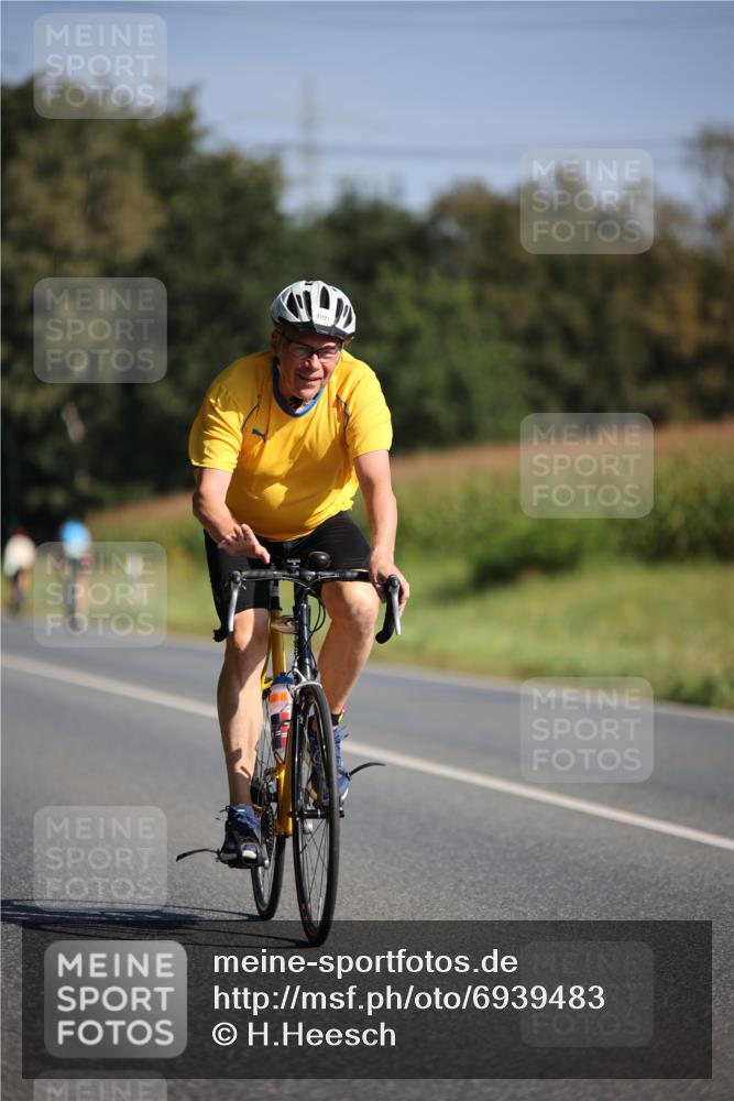 01.09.2024 - 17. Tribühne Triathlon H.Heesch http://msf.ph/oto/6939483 01.09.2024 10:31:01 Radfahren 213, 231, 272, 1071 meine-sportfotos.de