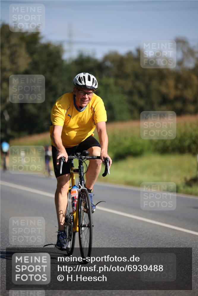01.09.2024 - 17. Tribühne Triathlon H.Heesch http://msf.ph/oto/6939488 01.09.2024 10:31:01 Radfahren 213, 231, 272, 1071 meine-sportfotos.de