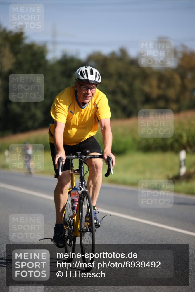 01.09.2024 - 17. Tribühne Triathlon H.Heesch http://msf.ph/oto/6939492 01.09.2024 10:31:01 Radfahren 213, 231, 272, 1071 meine-sportfotos.de