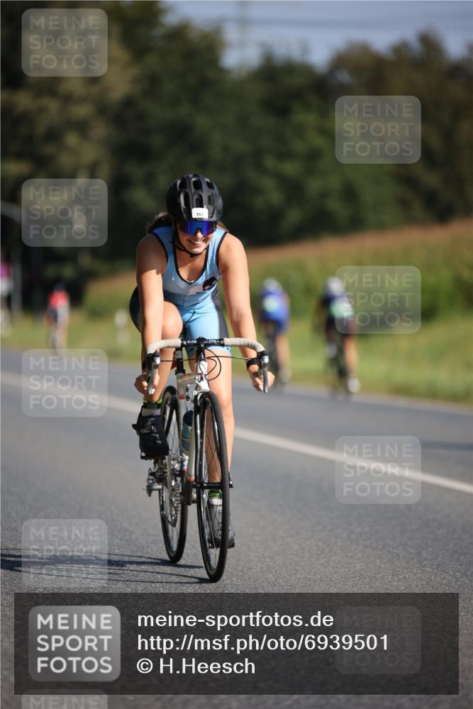 01.09.2024 - 17. Tribühne Triathlon H.Heesch http://msf.ph/oto/6939501 01.09.2024 10:31:33 Radfahren 162, 198, 210, 289, 303 meine-sportfotos.de