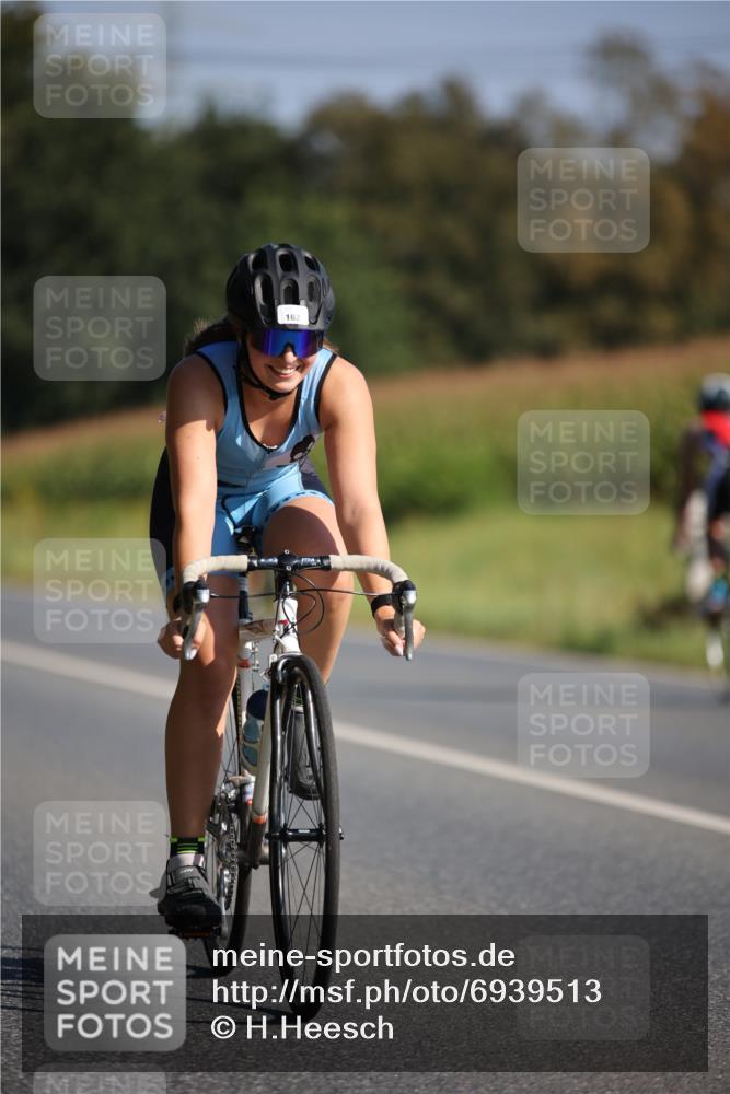 01.09.2024 - 17. Tribühne Triathlon H.Heesch http://msf.ph/oto/6939513 01.09.2024 10:31:33 Radfahren 162, 198, 210, 289, 303 meine-sportfotos.de