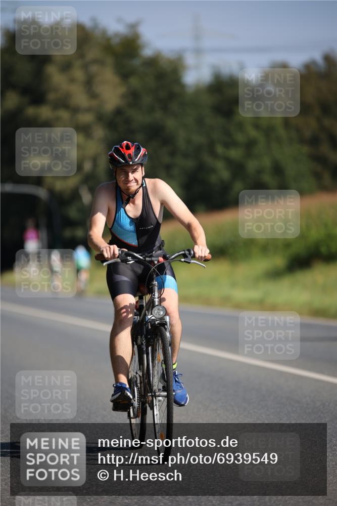 01.09.2024 - 17. Tribühne Triathlon H.Heesch http://msf.ph/oto/6939549 01.09.2024 10:31:45 Radfahren 187, 232, 242, 259, 303, 304, 1062 meine-sportfotos.de