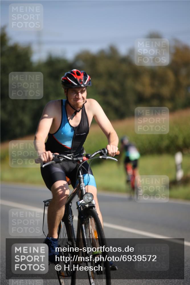 01.09.2024 - 17. Tribühne Triathlon H.Heesch http://msf.ph/oto/6939572 01.09.2024 10:31:45 Radfahren 187, 232, 242, 259, 303, 304, 1062 meine-sportfotos.de