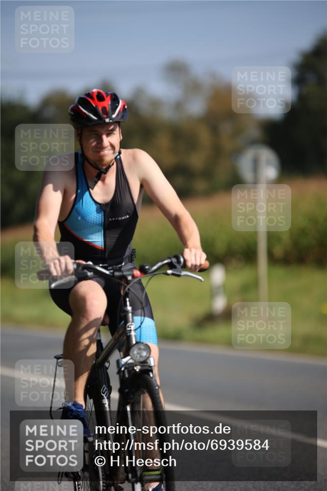 01.09.2024 - 17. Tribühne Triathlon H.Heesch http://msf.ph/oto/6939584 01.09.2024 10:31:45 Radfahren 187, 232, 242, 259, 303, 304, 1062 meine-sportfotos.de