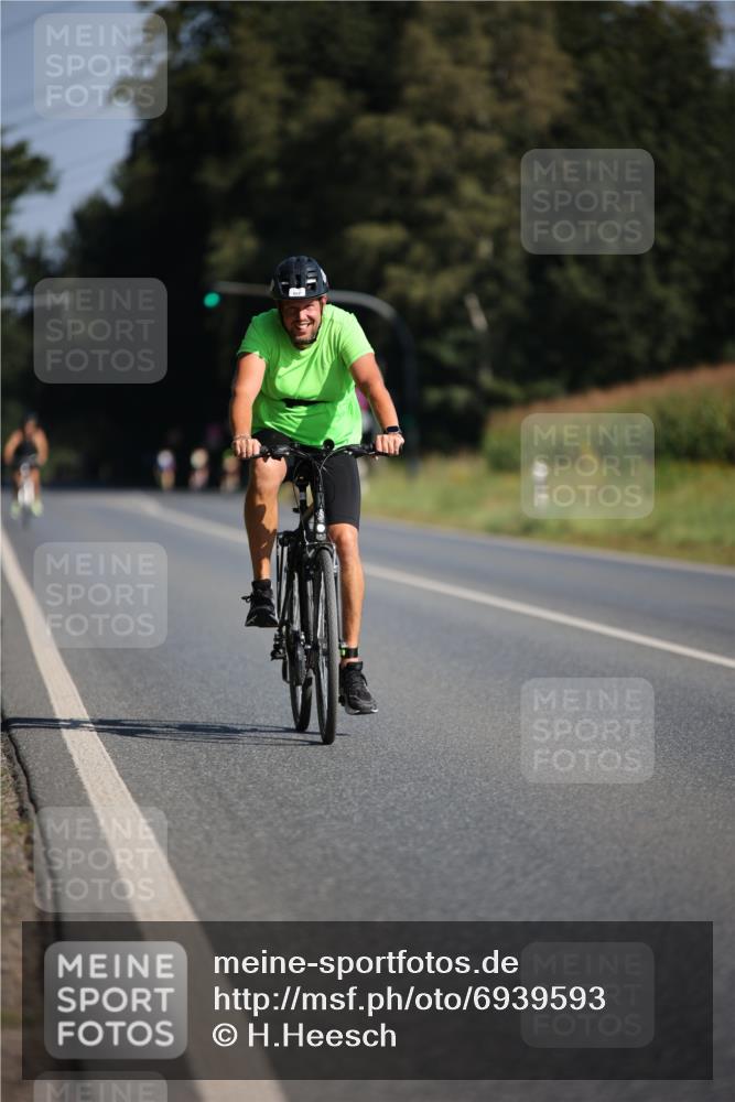 01.09.2024 - 17. Tribühne Triathlon H.Heesch http://msf.ph/oto/6939593 01.09.2024 10:32:12 Radfahren 167, 221, 228 meine-sportfotos.de