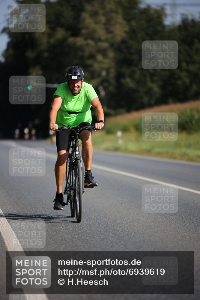 01.09.2024 - 17. Tribühne Triathlon H.Heesch http://msf.ph/oto/6939619 01.09.2024 10:32:13 Radfahren 167, 221, 228 meine-sportfotos.de