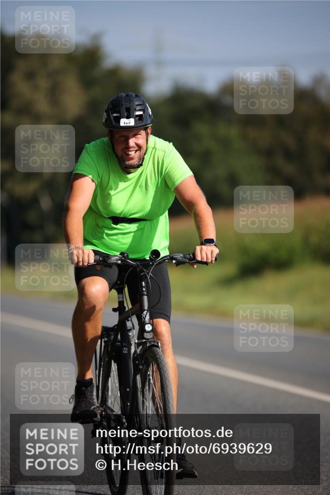 01.09.2024 - 17. Tribühne Triathlon H.Heesch http://msf.ph/oto/6939629 01.09.2024 10:32:14 Radfahren 140, 167, 211, 221, 228 meine-sportfotos.de