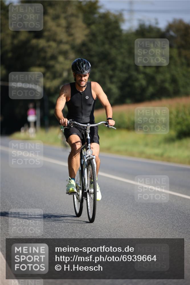 01.09.2024 - 17. Tribühne Triathlon H.Heesch http://msf.ph/oto/6939664 01.09.2024 10:32:23 Radfahren 140, 175, 211 meine-sportfotos.de