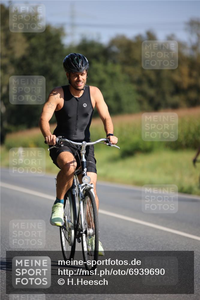 01.09.2024 - 17. Tribühne Triathlon H.Heesch http://msf.ph/oto/6939690 01.09.2024 10:32:24 Radfahren 140, 175, 211 meine-sportfotos.de