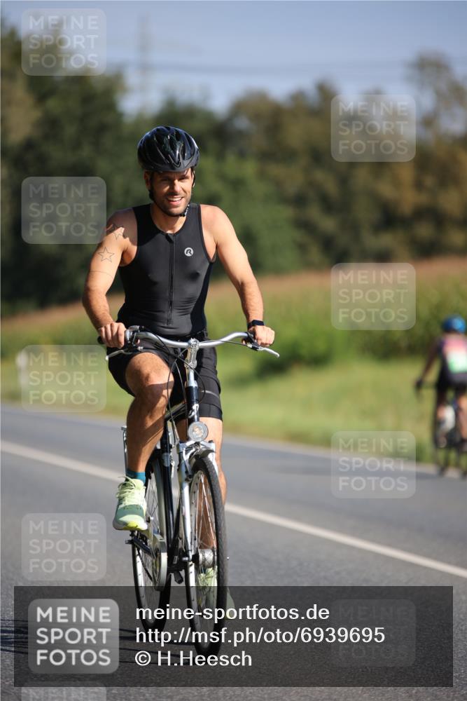 01.09.2024 - 17. Tribühne Triathlon H.Heesch http://msf.ph/oto/6939695 01.09.2024 10:32:24 Radfahren 140, 175, 211 meine-sportfotos.de