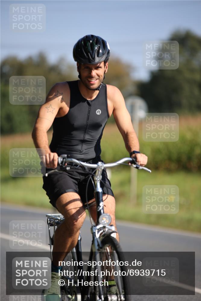 01.09.2024 - 17. Tribühne Triathlon H.Heesch http://msf.ph/oto/6939715 01.09.2024 10:32:24 Radfahren 140, 175, 211 meine-sportfotos.de