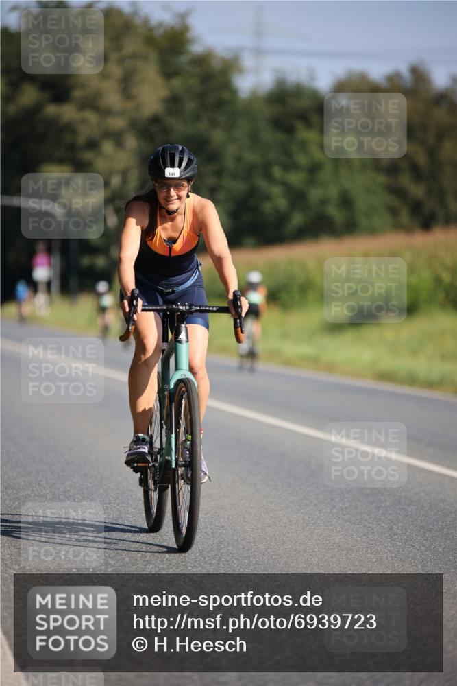 01.09.2024 - 17. Tribühne Triathlon H.Heesch http://msf.ph/oto/6939723 01.09.2024 10:32:52 Radfahren 149, 206, 209, 233, 252, 269, 280 meine-sportfotos.de