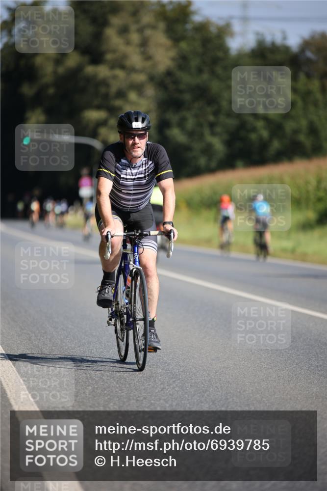 01.09.2024 - 17. Tribühne Triathlon H.Heesch http://msf.ph/oto/6939785 01.09.2024 10:33:43 Radfahren 108, 189, 195, 197, 212, 226, 305, 730 meine-sportfotos.de