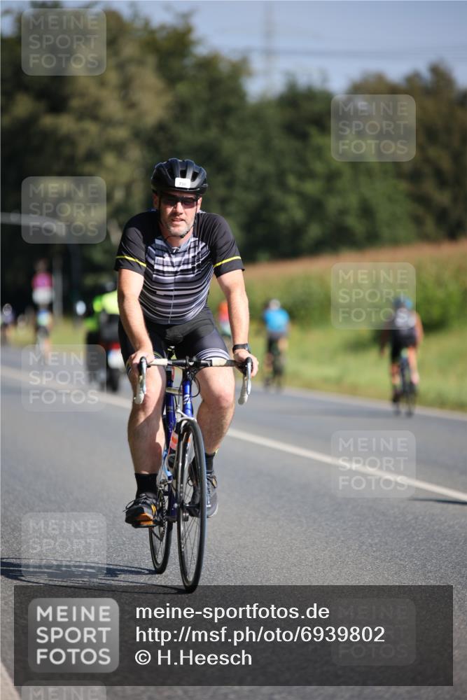 01.09.2024 - 17. Tribühne Triathlon H.Heesch http://msf.ph/oto/6939802 01.09.2024 10:33:44 Radfahren 189, 195, 197, 212, 226, 305, 730 meine-sportfotos.de