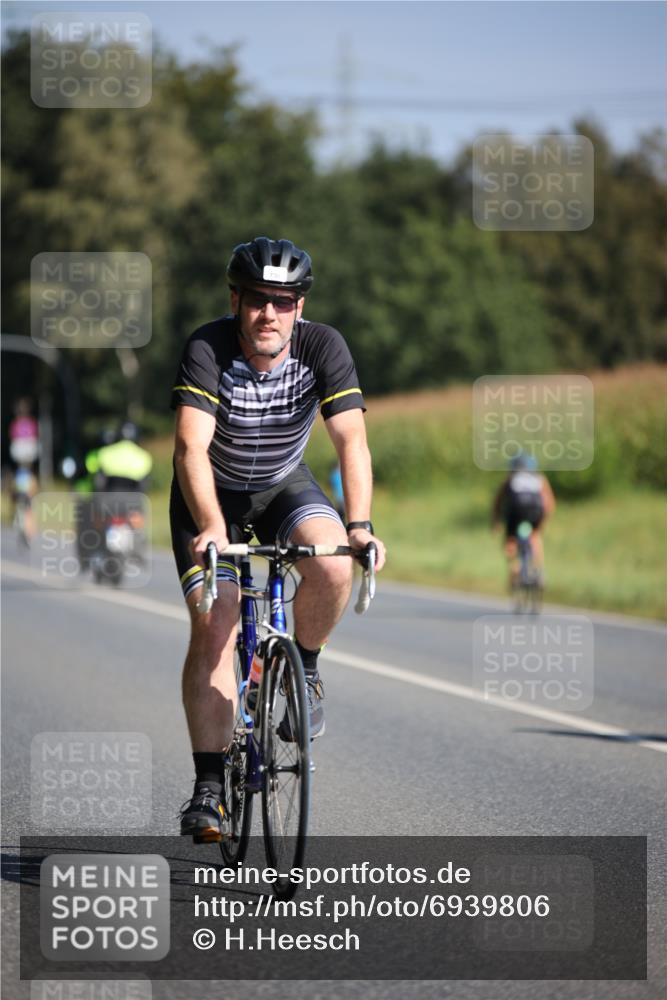 01.09.2024 - 17. Tribühne Triathlon H.Heesch http://msf.ph/oto/6939806 01.09.2024 10:33:44 Radfahren 189, 195, 197, 212, 226, 305, 730 meine-sportfotos.de