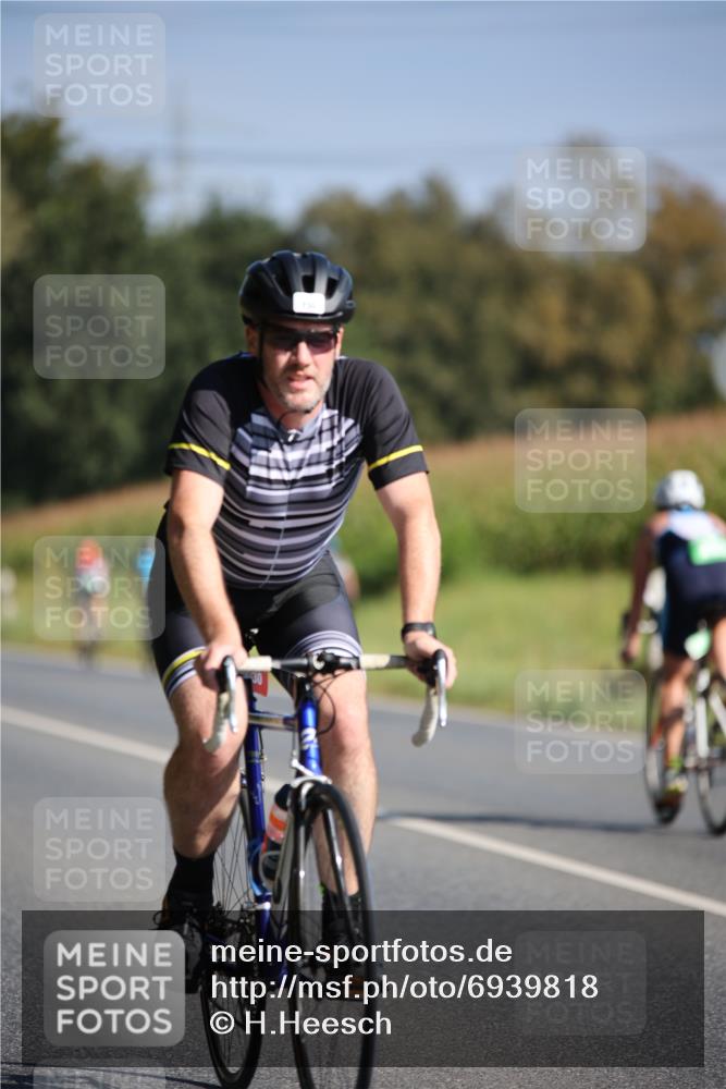 01.09.2024 - 17. Tribühne Triathlon H.Heesch http://msf.ph/oto/6939818 01.09.2024 10:33:44 Radfahren 189, 195, 197, 212, 226, 305, 730 meine-sportfotos.de
