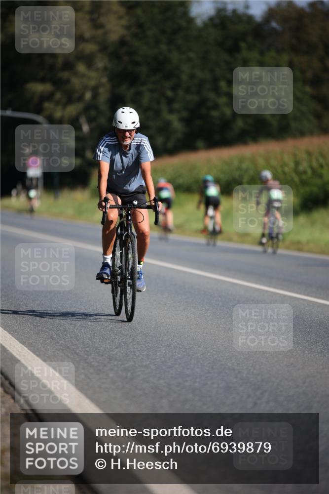 01.09.2024 - 17. Tribühne Triathlon H.Heesch http://msf.ph/oto/6939879 01.09.2024 10:34:16 Radfahren 141, 158, 192 meine-sportfotos.de