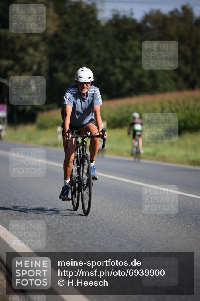 01.09.2024 - 17. Tribühne Triathlon H.Heesch http://msf.ph/oto/6939900 01.09.2024 10:34:17 Radfahren 137, 141, 158, 192 meine-sportfotos.de