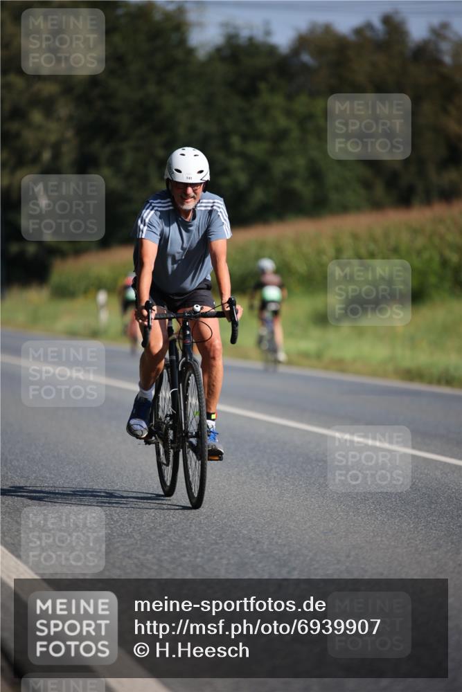01.09.2024 - 17. Tribühne Triathlon H.Heesch http://msf.ph/oto/6939907 01.09.2024 10:34:17 Radfahren 137, 141, 158, 192 meine-sportfotos.de