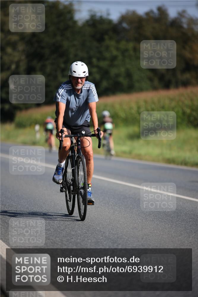 01.09.2024 - 17. Tribühne Triathlon H.Heesch http://msf.ph/oto/6939912 01.09.2024 10:34:17 Radfahren 137, 141, 158, 192 meine-sportfotos.de