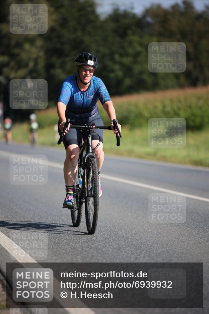 01.09.2024 - 17. Tribühne Triathlon H.Heesch http://msf.ph/oto/6939932 01.09.2024 10:34:21 Radfahren 137, 158, 192, 202 meine-sportfotos.de
