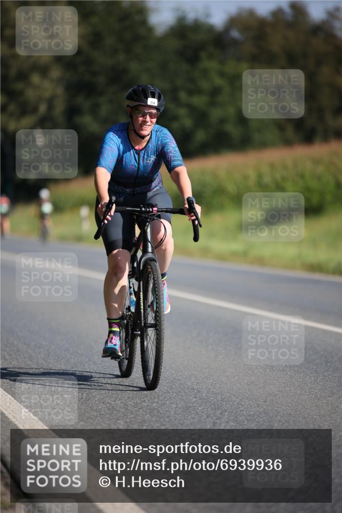 01.09.2024 - 17. Tribühne Triathlon H.Heesch http://msf.ph/oto/6939936 01.09.2024 10:34:21 Radfahren 137, 158, 192, 202 meine-sportfotos.de