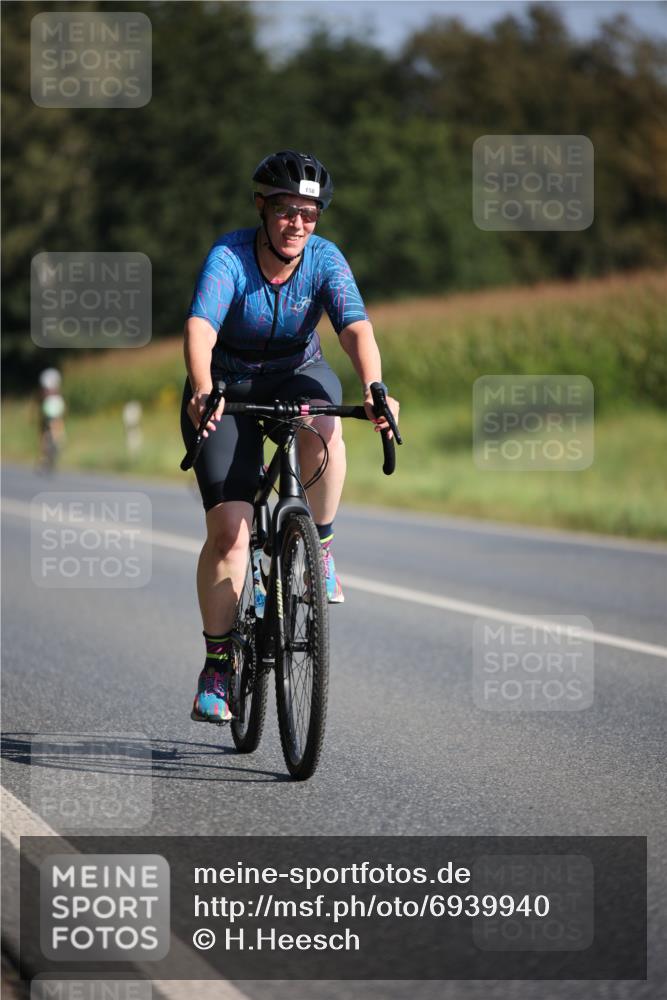 01.09.2024 - 17. Tribühne Triathlon H.Heesch http://msf.ph/oto/6939940 01.09.2024 10:34:21 Radfahren 137, 158, 192, 202 meine-sportfotos.de