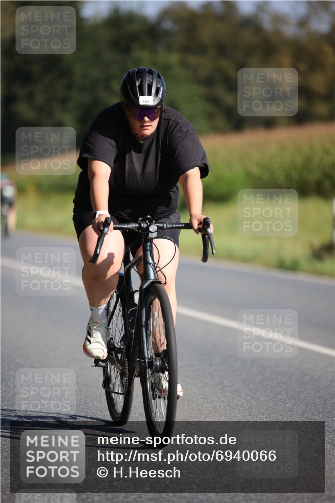 01.09.2024 - 17. Tribühne Triathlon H.Heesch http://msf.ph/oto/6940066 01.09.2024 10:35:03 Radfahren 163, 168, 169 meine-sportfotos.de