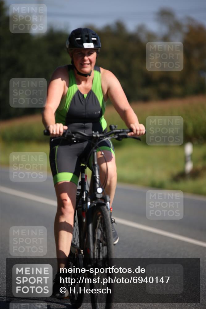 01.09.2024 - 17. Tribühne Triathlon H.Heesch http://msf.ph/oto/6940147 01.09.2024 10:35:08 Radfahren 168, 248 meine-sportfotos.de