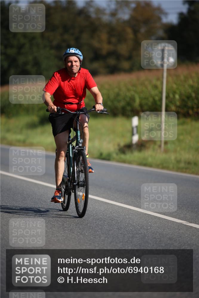 01.09.2024 - 17. Tribühne Triathlon H.Heesch http://msf.ph/oto/6940168 01.09.2024 10:35:22 Radfahren 142, 165, 166, 180 meine-sportfotos.de