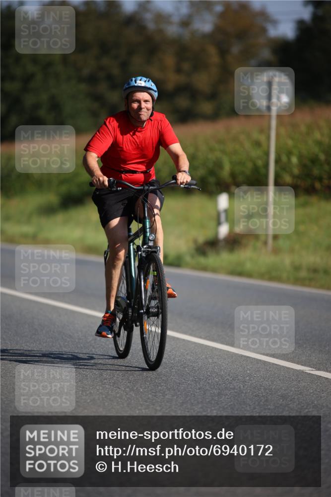01.09.2024 - 17. Tribühne Triathlon H.Heesch http://msf.ph/oto/6940172 01.09.2024 10:35:23 Radfahren 142, 165, 166, 180, 240 meine-sportfotos.de