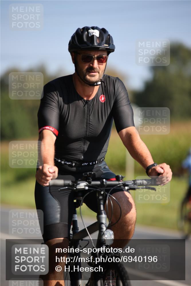 01.09.2024 - 17. Tribühne Triathlon H.Heesch http://msf.ph/oto/6940196 01.09.2024 10:35:24 Radfahren 142, 165, 166, 180, 240 meine-sportfotos.de