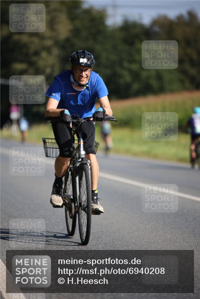 01.09.2024 - 17. Tribühne Triathlon H.Heesch http://msf.ph/oto/6940208 01.09.2024 10:35:40 Radfahren 145, 190, 201, 223, 284, 307 meine-sportfotos.de