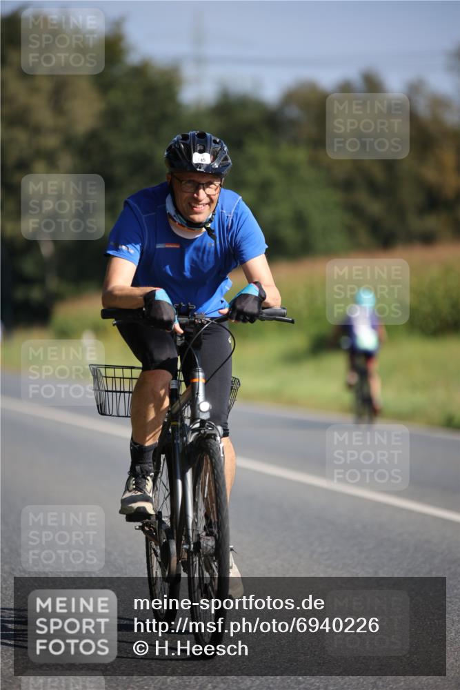 01.09.2024 - 17. Tribühne Triathlon H.Heesch http://msf.ph/oto/6940226 01.09.2024 10:35:40 Radfahren 145, 190, 201, 223, 284, 307 meine-sportfotos.de