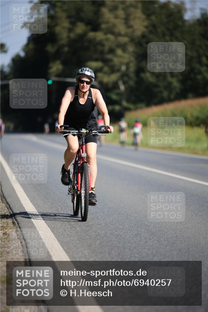 01.09.2024 - 17. Tribühne Triathlon H.Heesch http://msf.ph/oto/6940257 01.09.2024 10:35:58 Radfahren 157, 203 meine-sportfotos.de