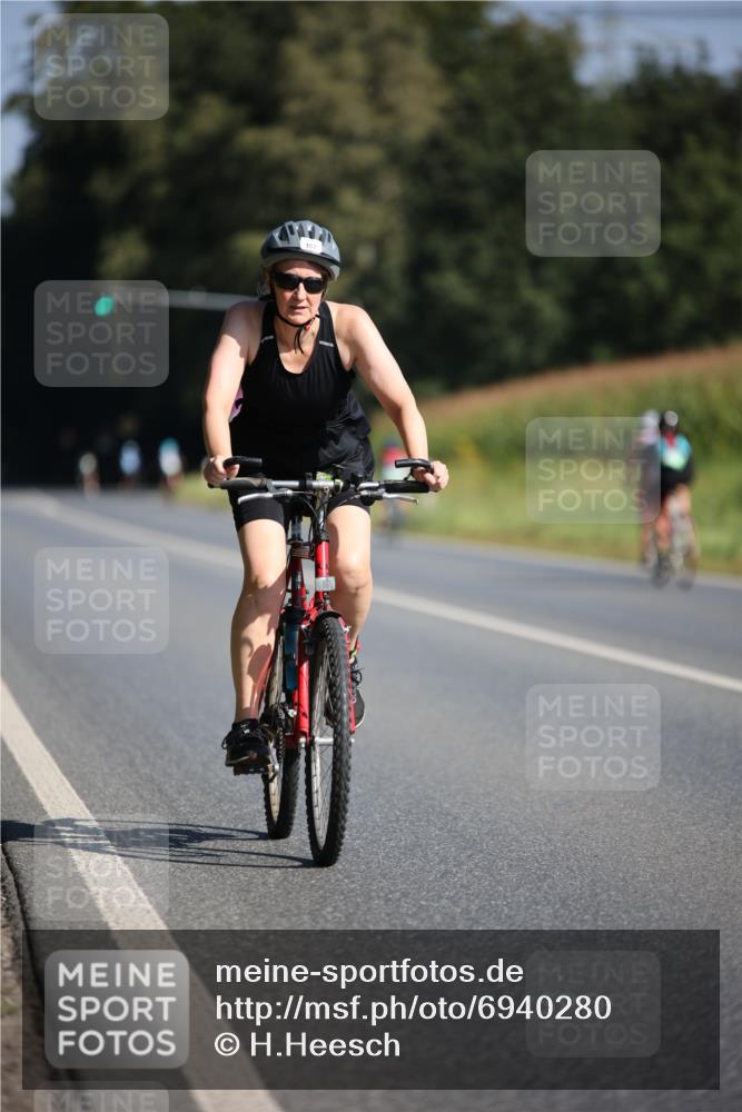 01.09.2024 - 17. Tribühne Triathlon H.Heesch http://msf.ph/oto/6940280 01.09.2024 10:35:58 Radfahren 157, 203 meine-sportfotos.de