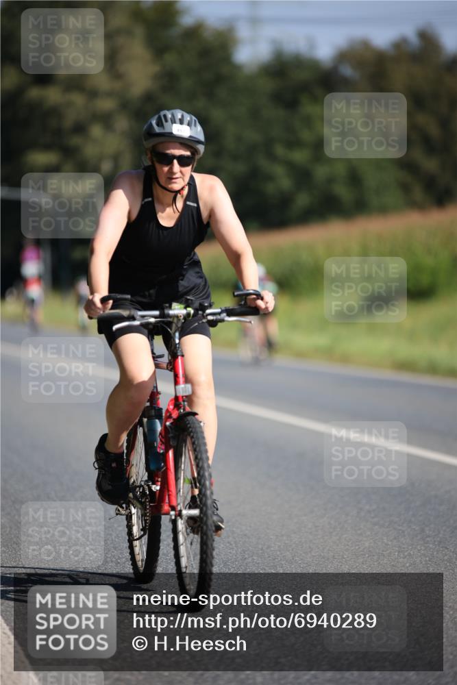 01.09.2024 - 17. Tribühne Triathlon H.Heesch http://msf.ph/oto/6940289 01.09.2024 10:35:58 Radfahren 157, 203 meine-sportfotos.de