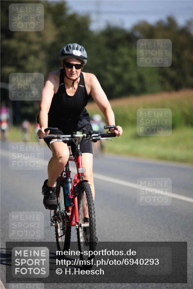 01.09.2024 - 17. Tribühne Triathlon H.Heesch http://msf.ph/oto/6940293 01.09.2024 10:35:58 Radfahren 157, 203 meine-sportfotos.de