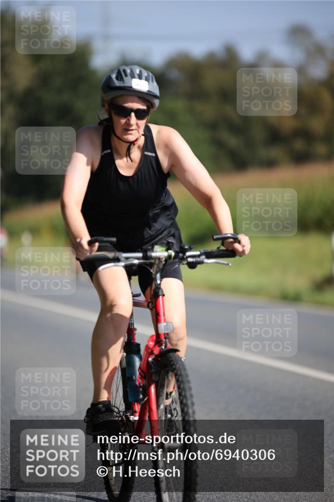 01.09.2024 - 17. Tribühne Triathlon H.Heesch http://msf.ph/oto/6940306 01.09.2024 10:35:59 Radfahren 157, 203 meine-sportfotos.de