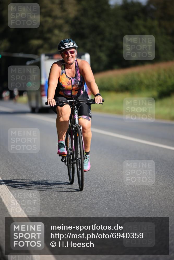 01.09.2024 - 17. Tribühne Triathlon H.Heesch http://msf.ph/oto/6940359 01.09.2024 10:36:14 Radfahren 139, 1072 meine-sportfotos.de