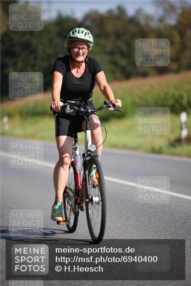 01.09.2024 - 17. Tribühne Triathlon H.Heesch http://msf.ph/oto/6940400 01.09.2024 10:36:23 Radfahren 139, 262 meine-sportfotos.de
