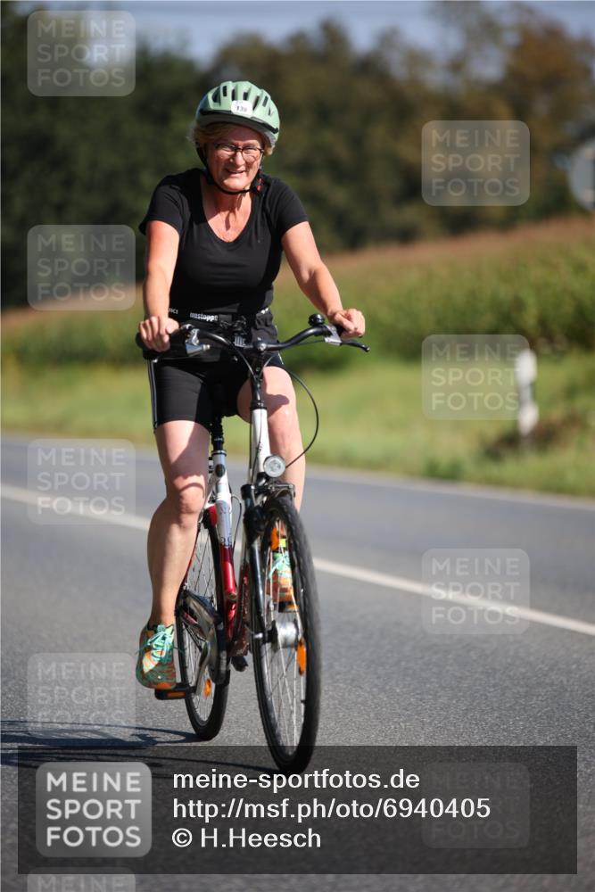 01.09.2024 - 17. Tribühne Triathlon H.Heesch http://msf.ph/oto/6940405 01.09.2024 10:36:23 Radfahren 139, 262 meine-sportfotos.de