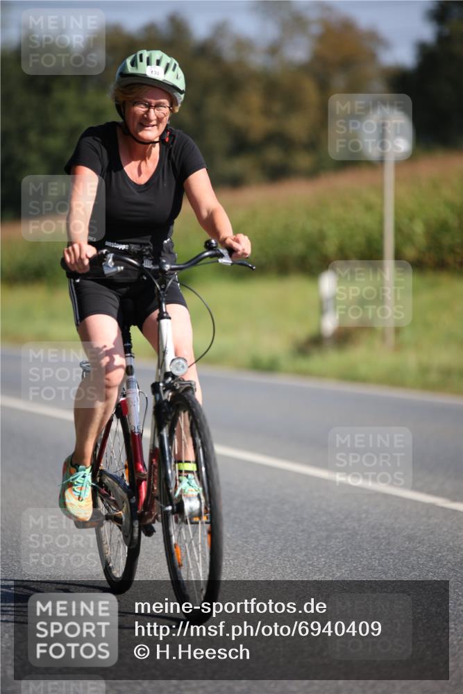 01.09.2024 - 17. Tribühne Triathlon H.Heesch http://msf.ph/oto/6940409 01.09.2024 10:36:23 Radfahren 139, 262 meine-sportfotos.de