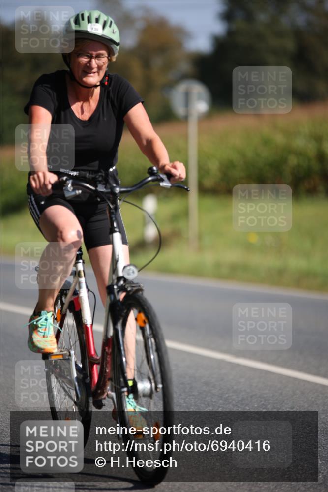 01.09.2024 - 17. Tribühne Triathlon H.Heesch http://msf.ph/oto/6940416 01.09.2024 10:36:23 Radfahren 139, 262 meine-sportfotos.de