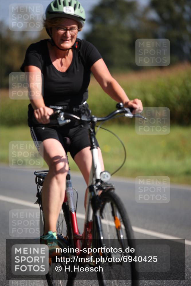 01.09.2024 - 17. Tribühne Triathlon H.Heesch http://msf.ph/oto/6940425 01.09.2024 10:36:23 Radfahren 139, 262 meine-sportfotos.de