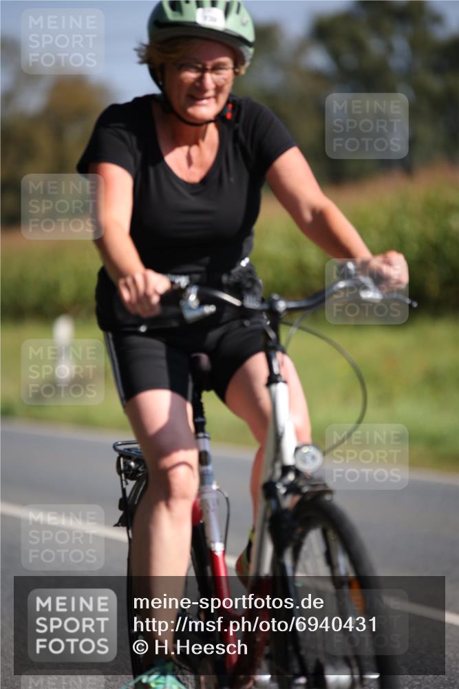01.09.2024 - 17. Tribühne Triathlon H.Heesch http://msf.ph/oto/6940431 01.09.2024 10:36:23 Radfahren 139, 262 meine-sportfotos.de