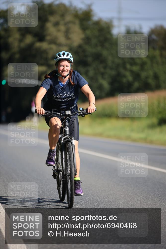 01.09.2024 - 17. Tribühne Triathlon H.Heesch http://msf.ph/oto/6940468 01.09.2024 10:37:09 Radfahren 235, 1068 meine-sportfotos.de