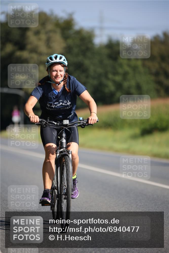 01.09.2024 - 17. Tribühne Triathlon H.Heesch http://msf.ph/oto/6940477 01.09.2024 10:37:10 Radfahren 235, 1068 meine-sportfotos.de